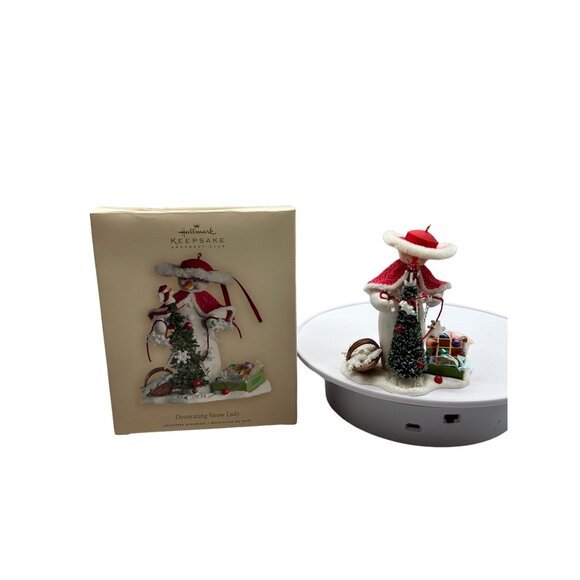 Hallmark Keepsake Ornament 2007 Decorating Snow Lady Snowman KOC Christmas - Picture 1 of 7